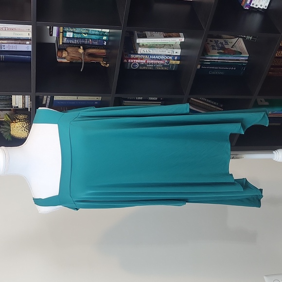 COME N SEE Emerald Green Cold Shoulder 3/4 Sleeve Swing Tunic Top- Plus Size - Picture 3 of 8